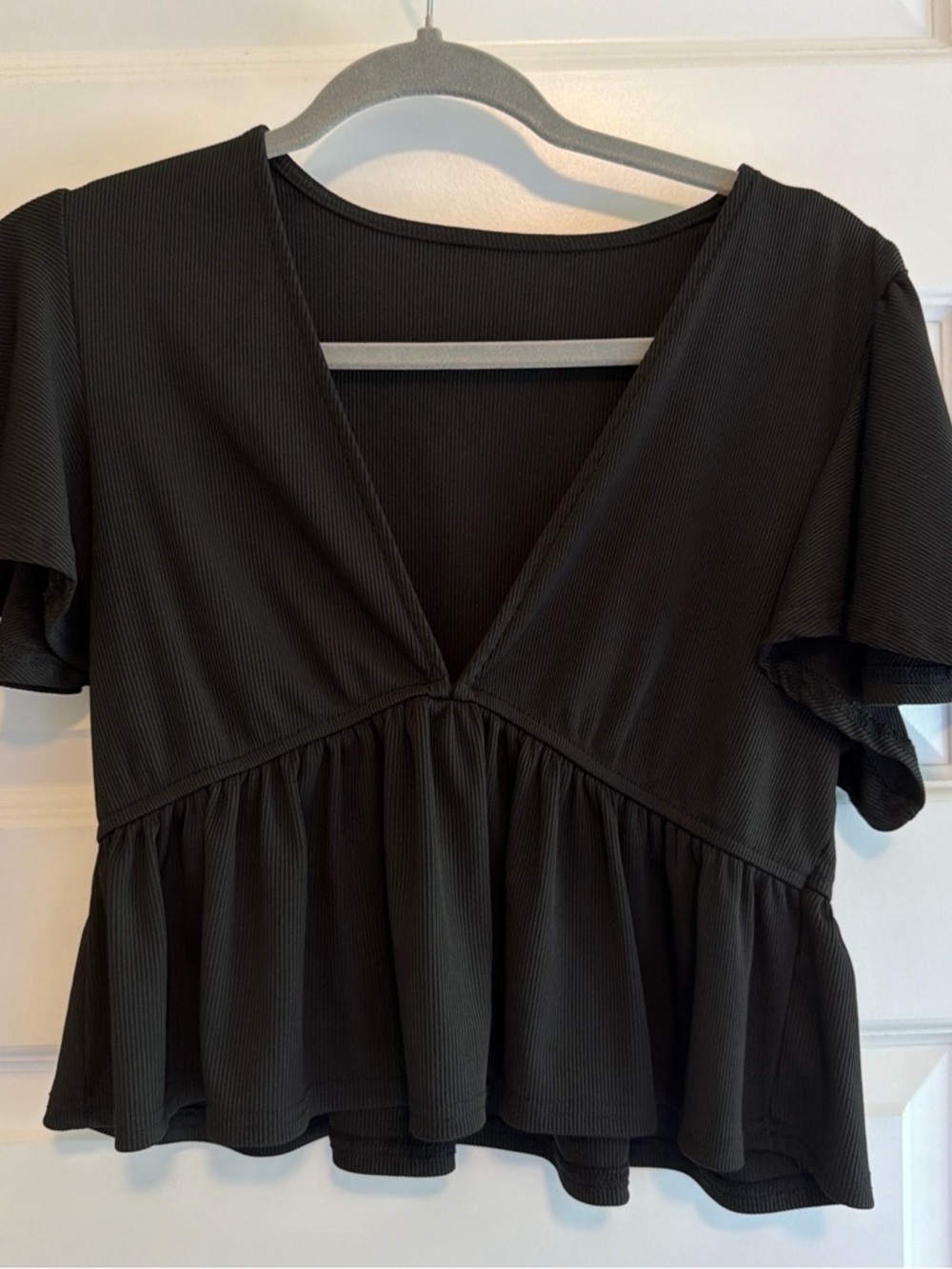 SHEIN Black Ribbed V-Neck Peplum Crop Top